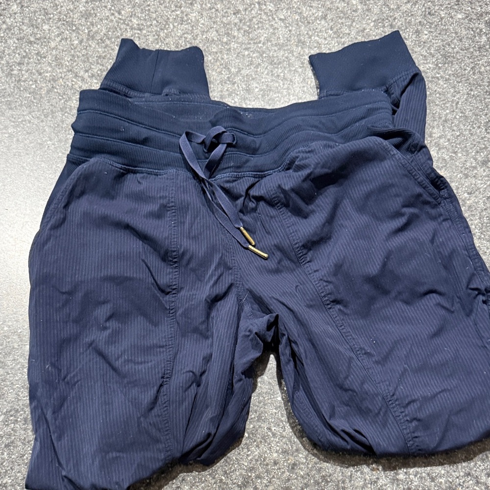 Lululemon Women’s Dance Studio Midrise Jogger Navy size 6